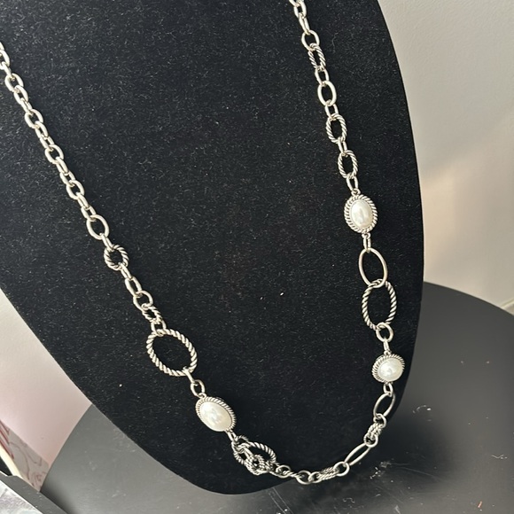 Premier Designs Faux Pearl Silvertone Wire Design chain 40” stylish necklace - Picture 5 of 5